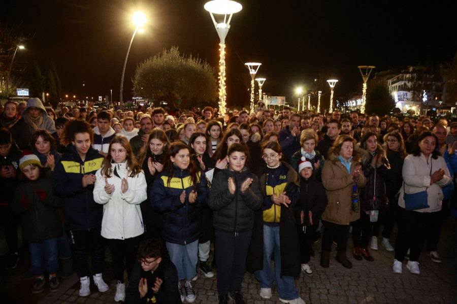 O Grove se echa a la calle para condenar la agresión a Andrés