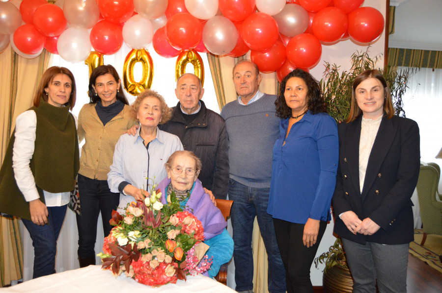 La portonovesa Carmen González cumple 100 años rodeada de su familia