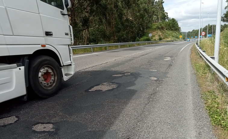 Ribeira solicita iluminación para la entrada de la AG-11 y pasos de peatones y calmado de tráfico en la AC-305 en Coroso