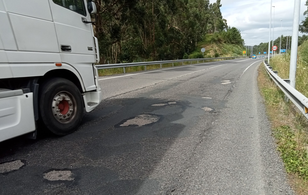 Ribeira solicita iluminación para la entrada de la AG-11 y pasos de peatones y calmado de tráfico en la AC-305 en Coroso