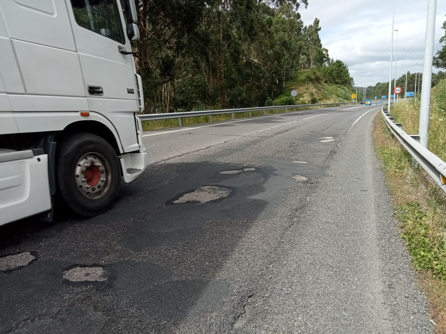 Ribeira solicita iluminación para la entrada de la AG-11 y pasos de peatones y calmado de tráfico en la AC-305 en Coroso