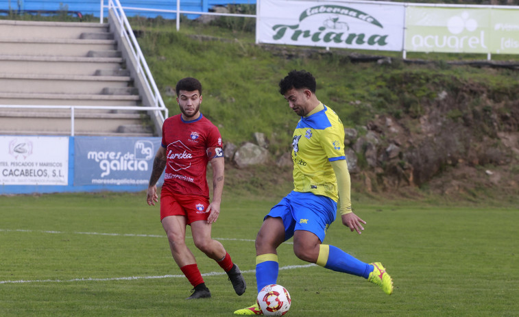 El Cambados gana en Bouzas con un gol de Ramón en el 89 tras un apagón (2-3)