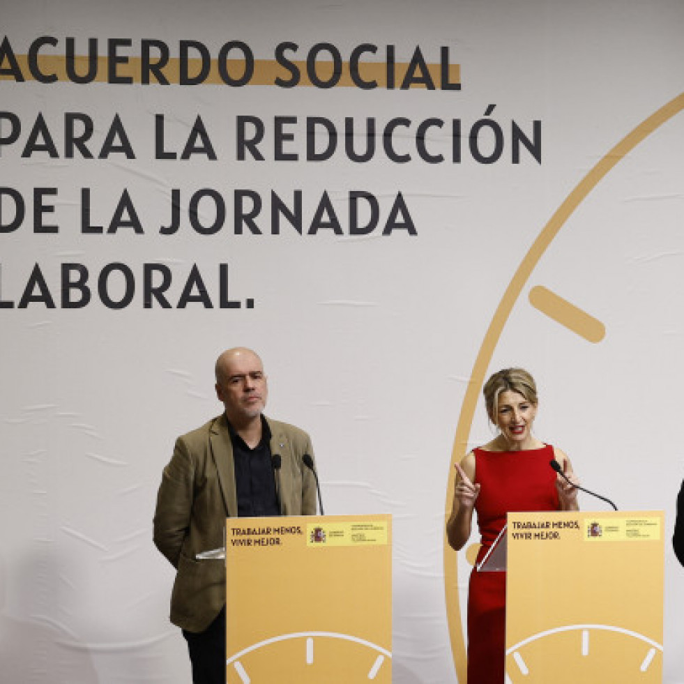 El Gobierno firma con CCOO y UGT el acuerdo para reducir la jornada en 2025