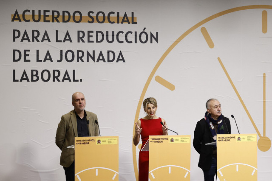 El Gobierno firma con CCOO y UGT el acuerdo para reducir la jornada en 2025