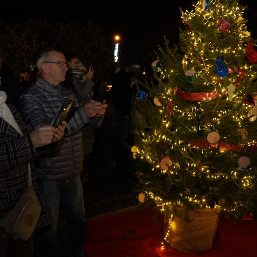 Bordóns celebra la primera “Festa de Nadal infantil solidaria”