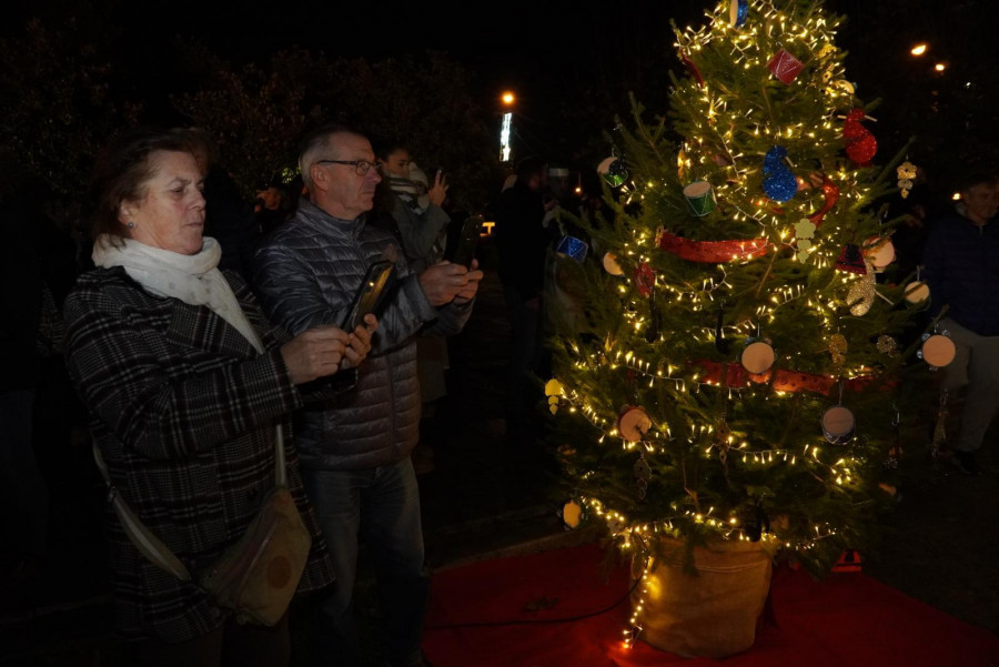 Bordóns celebra la primera “Festa de Nadal infantil solidaria”