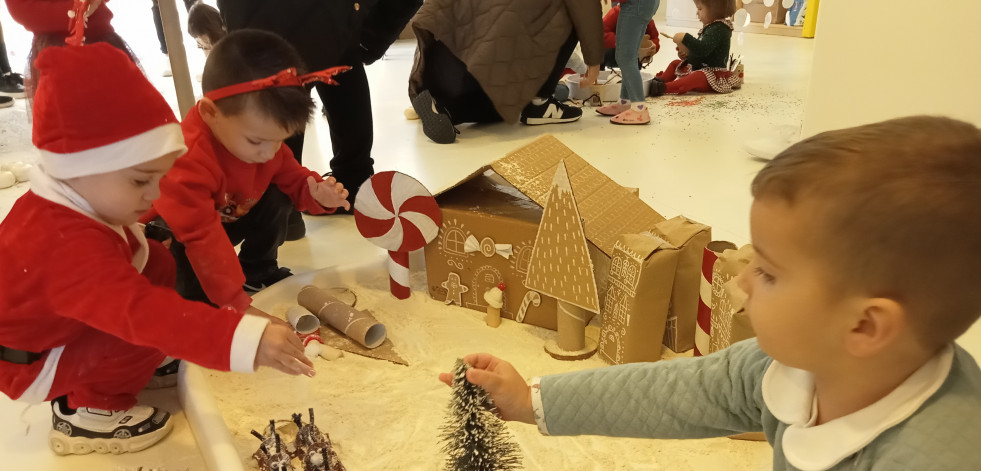 La guardería municipal de Ribeira estimula la creatividad de los niños con un innovador sistema de pedagogía activa