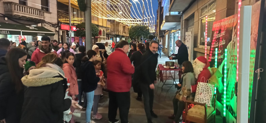 Los niños mecos entregan sus cartas a Papá Noel y disfrutan de una especial chocolatada