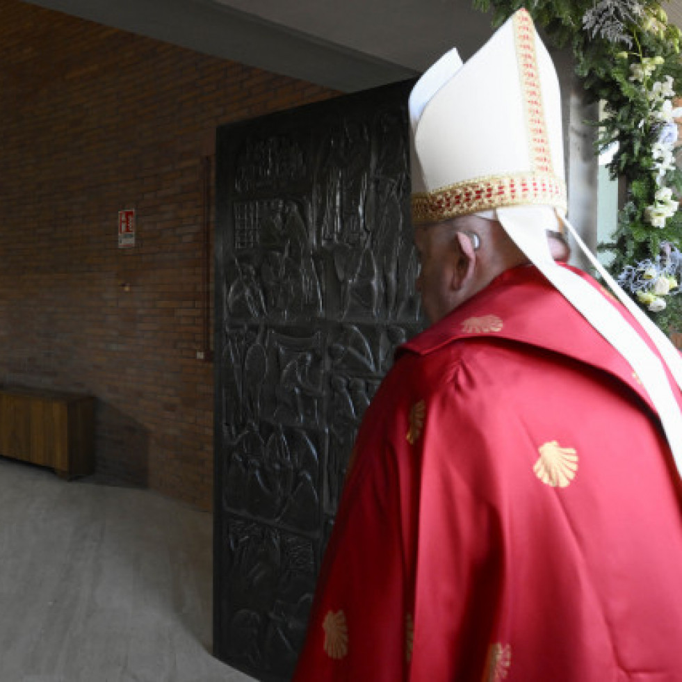 El papa abre la Puerta Santa desde una cárcel de Roma