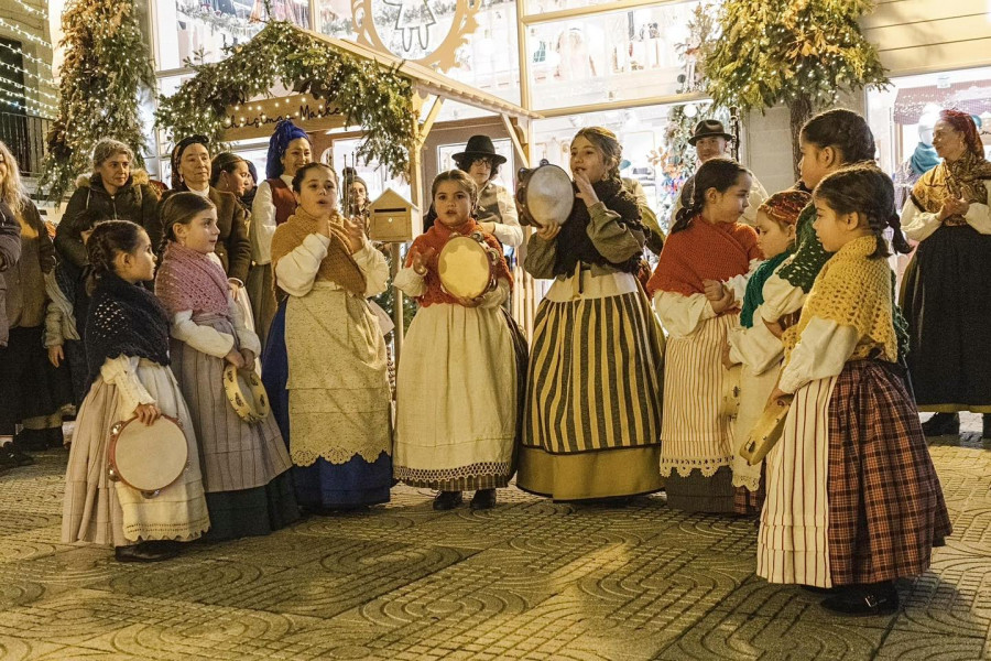 La asociación Abiñadoira celebra una foliada con espíritu navideño hoy en la Praza Pascual Veiga