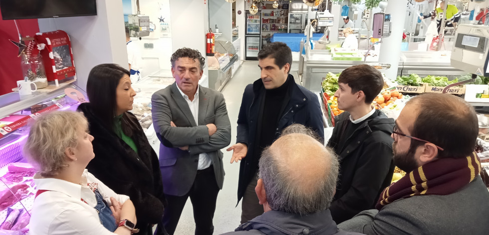 El director xeral de Comercio cree que la plaza de abastos de Ribeira es apta para el sello de mercado excelente