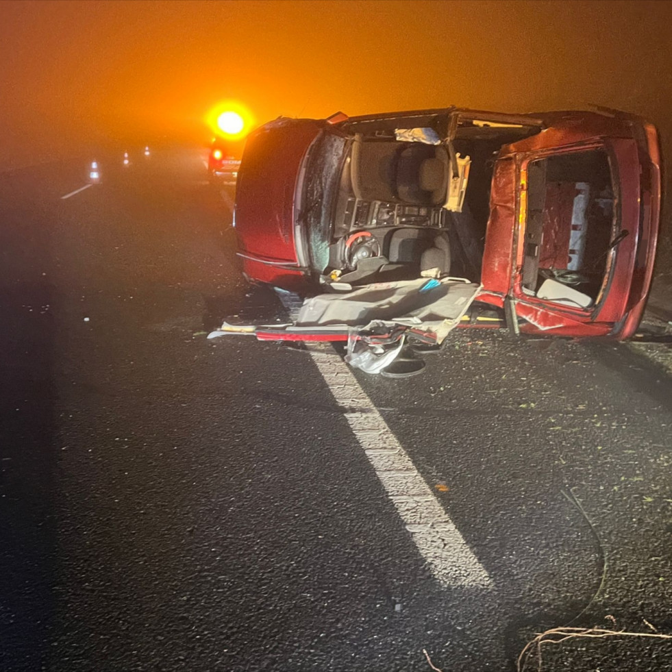 Herido de gravedad un conductor en un accidente con vuelco en la Autovía do Barbanza en Boiro