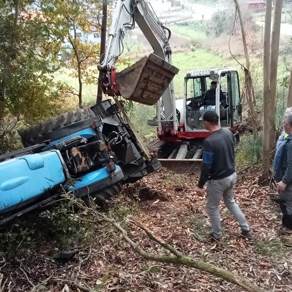 Fallece un hombre al volcar su tractor en el lugar de Runs, en Boiro