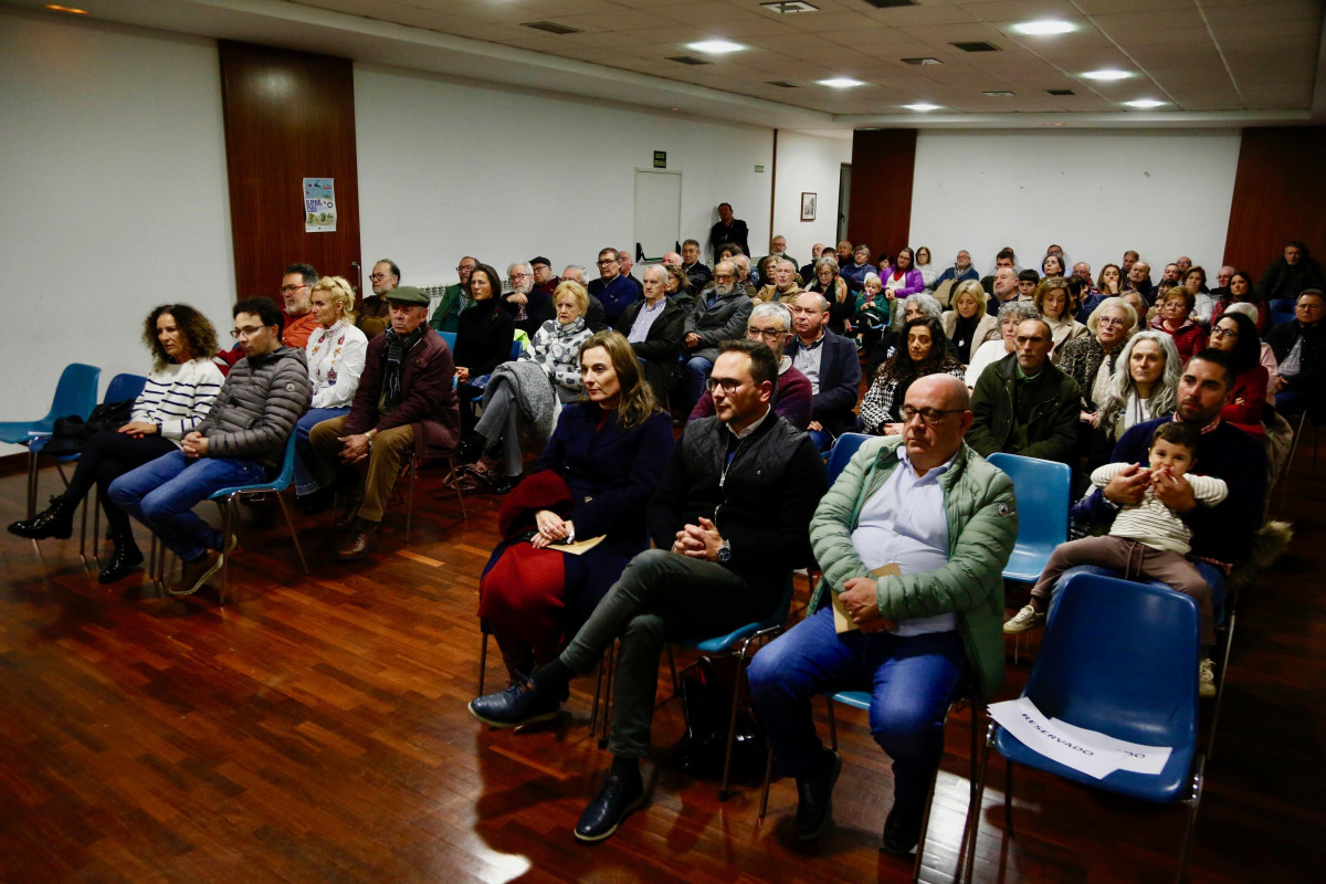 Charla escuela pósito cambados cofradía público