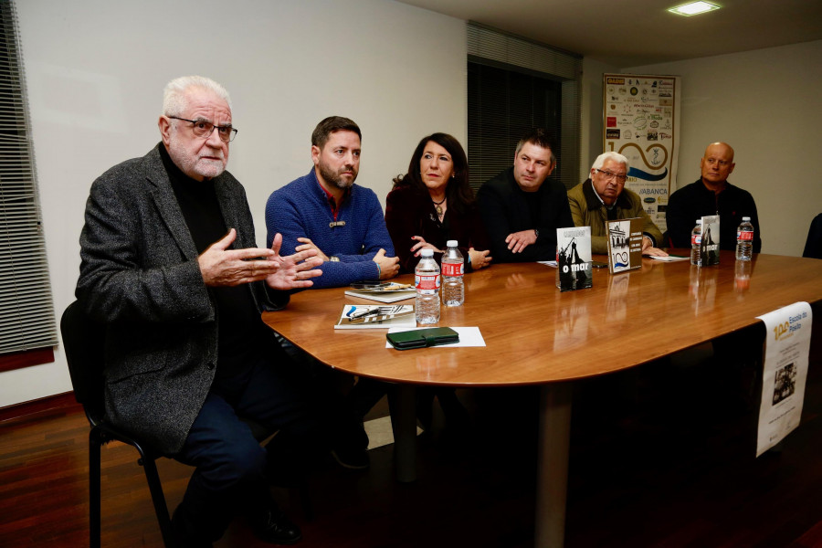 Una escuela en Cambados que hace cien años ya tenía radio y pupitres ergonómicos