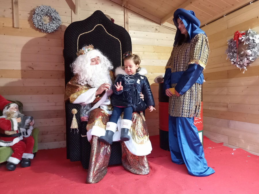 Visita anticipada y por sorpresa de Melchor a Ribeira en el Recuncho do Nadal