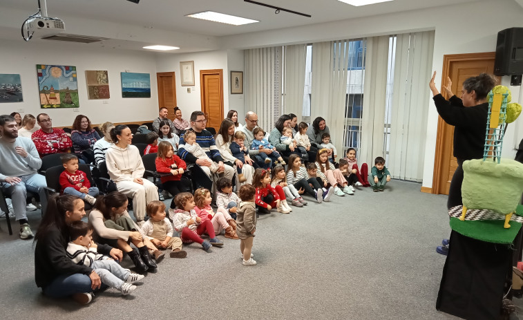 Exitoso Pekenadal con “Bichocas” a cargo de Xarope Tulú en el centro cultural Lustres Rivas de Ribeira