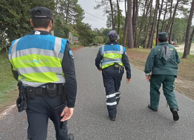 Guardias civiles y policu00edas locales participaron nuevamente en las labores de rastreo @ Chechu Ru00edo