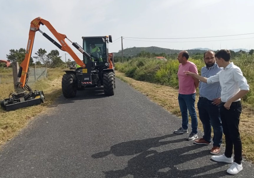 Tractor desbroces ribeira