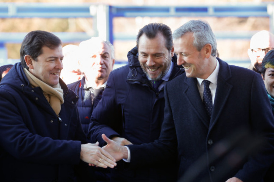 La apertura del último de los viaductos de la A-6 en El Castro reconecta Castilla  y León y Galicia