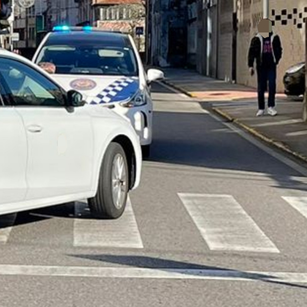 Trasladan en ambulancia al Hospital do Barbanza a una septuagenaria herida en un atropello en un paso de peatones en A Pobra