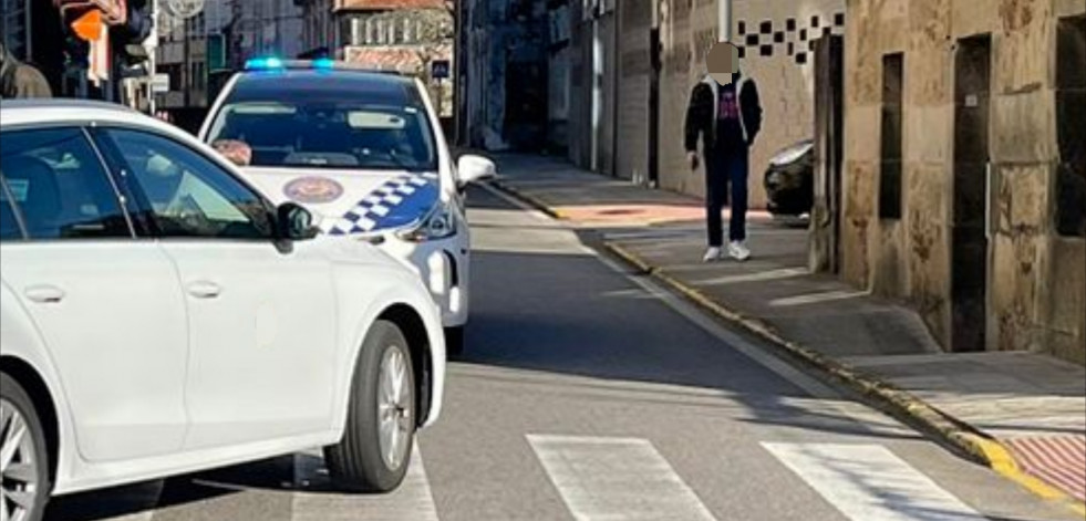 Trasladan en ambulancia al Hospital do Barbanza a una septuagenaria herida en un atropello en un paso de peatones en A Pobra