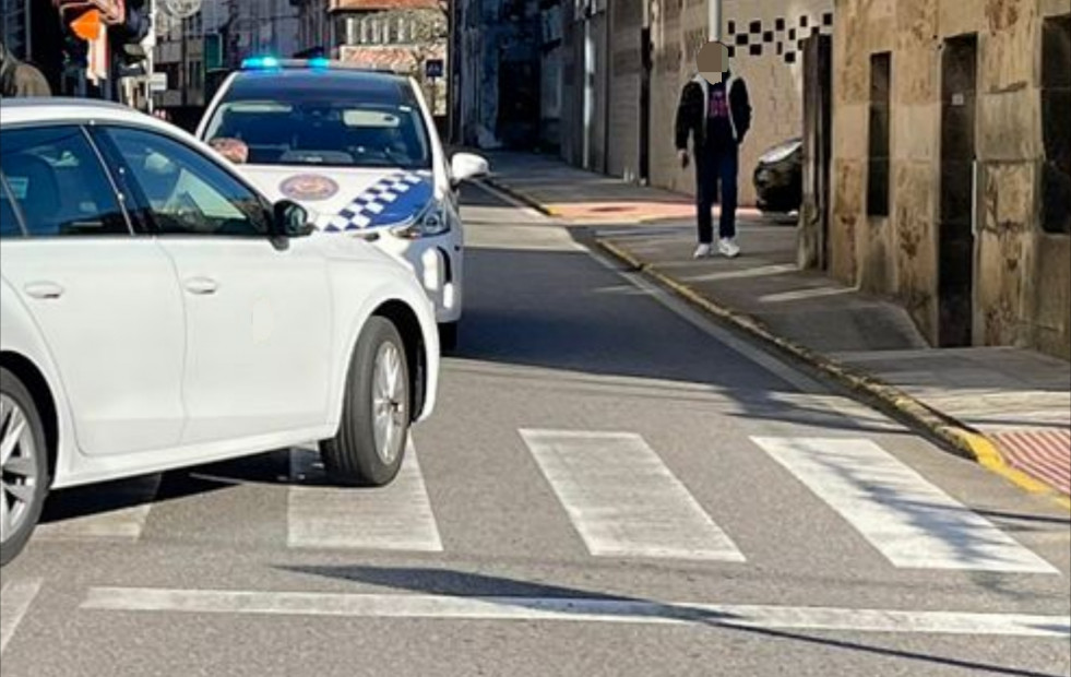 Trasladan en ambulancia al Hospital do Barbanza a una septuagenaria herida en un atropello en un paso de peatones en A Pobra