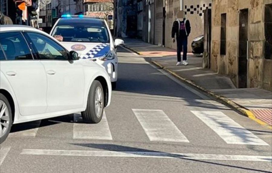 Trasladan en ambulancia al Hospital do Barbanza a una septuagenaria herida en un atropello en un paso de peatones en A Pobra