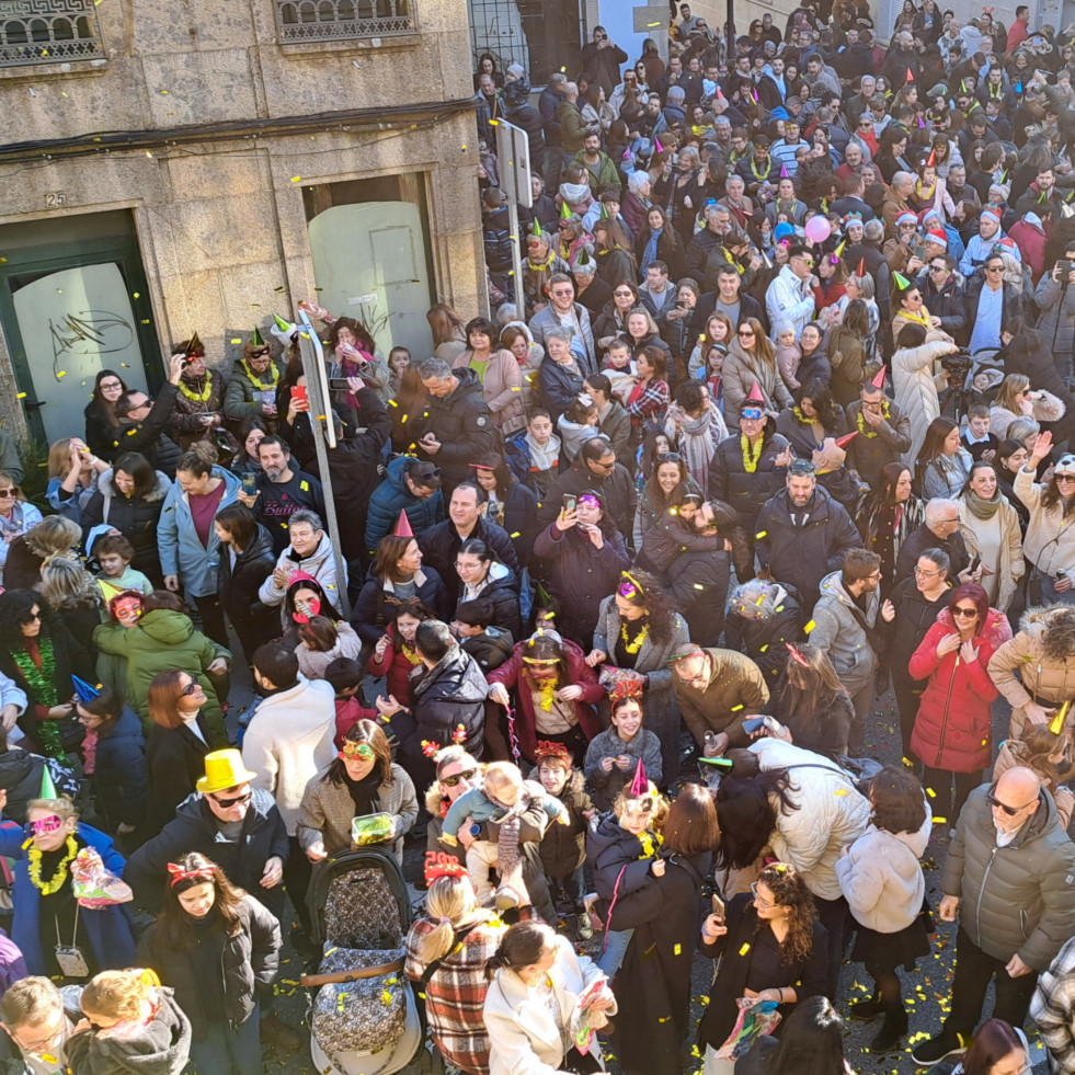 A Pobra entró este mediodía de forma simbólica en el 2025 con las precampanadas