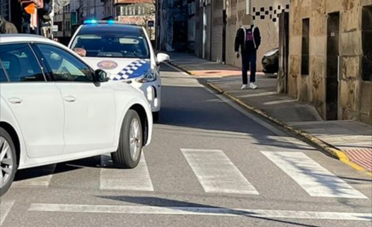 Dos atropellos en distintos pasos de peatones de A Pobra se saldan con dos heridas en un margen de un par de horas