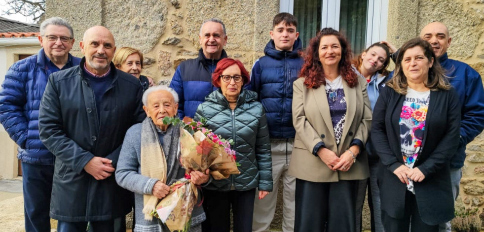 La pobrense Francisca Simil Mariño celebra sus 103 años coincidiendo con la entrada del 2025