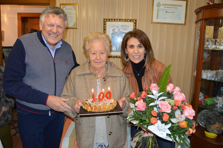 María Encarnación Lourdes Vázquez se convierte en centenaria en Sanxenxo