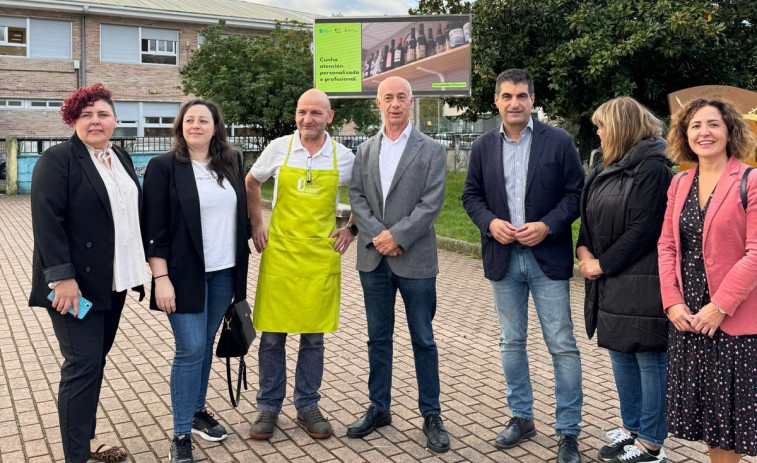 La plaza de abastos de Vilanova instala una pantalla con contenido dinamizador