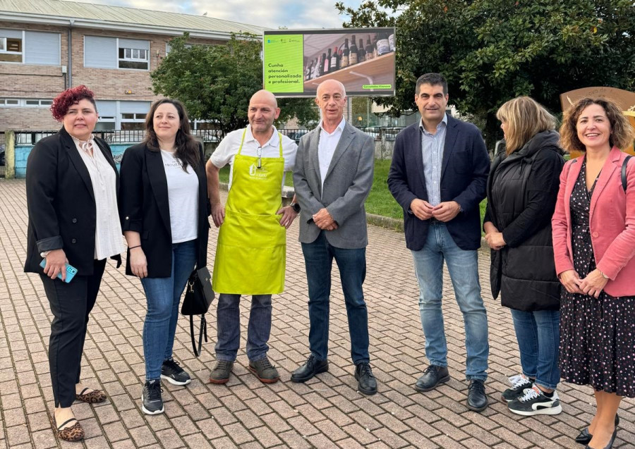 La plaza de abastos de Vilanova instala una pantalla con contenido dinamizador