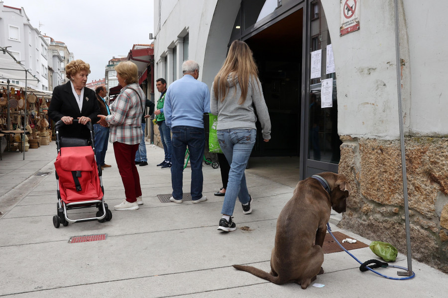 Las multas en la Praza de Vilagarcía reavivan las quejas por falta de aparcamiento