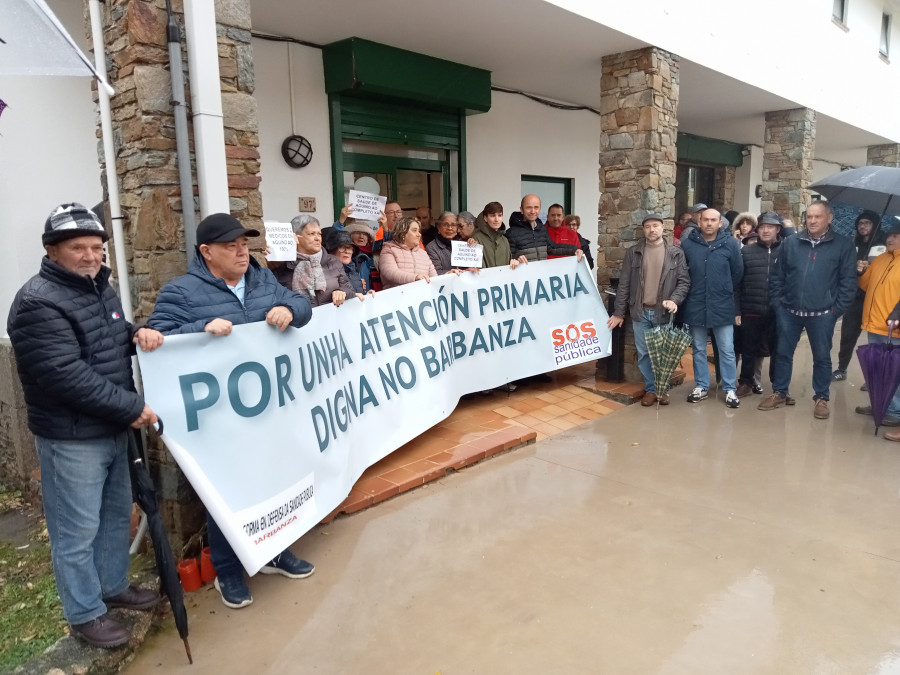 Los apoyos para reclamar la cobertura 100% de las dos plazas de médicos asignadas a Aguiño suma más de 1.650 firmas