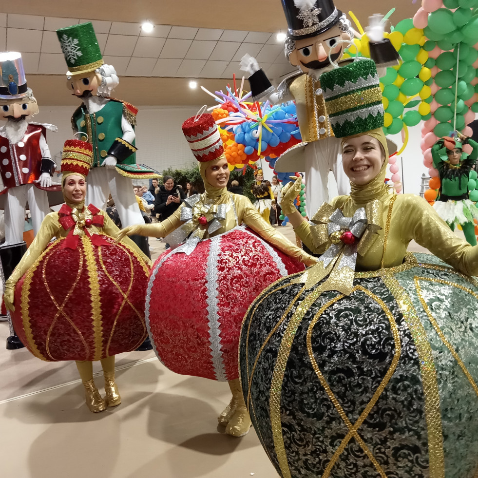 Los Reyes Magos se dejan querer en su visita de A Pobra para la noche más mágica del año