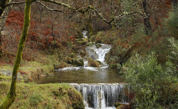 La Mancomunidade do Salnés proyecta una red de rutas de senderismo homologadas en el Monte Xiabre