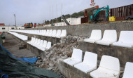 Comienzan en A Illa las obras para dotar de nueva iluminación al campo de fútbol de Testos