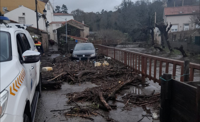 El desbordamiento del río Lérez a causa de las copiosas lluvias inundó 18 casas en el lugar de A Crocha, en A Pobra