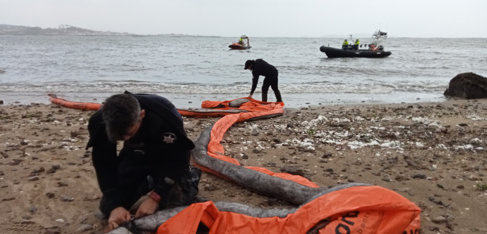 La Xunta realizará nuevas inspecciones para conocer el origen del vertido en el litoral de A Ribeiriña, en A Pobra