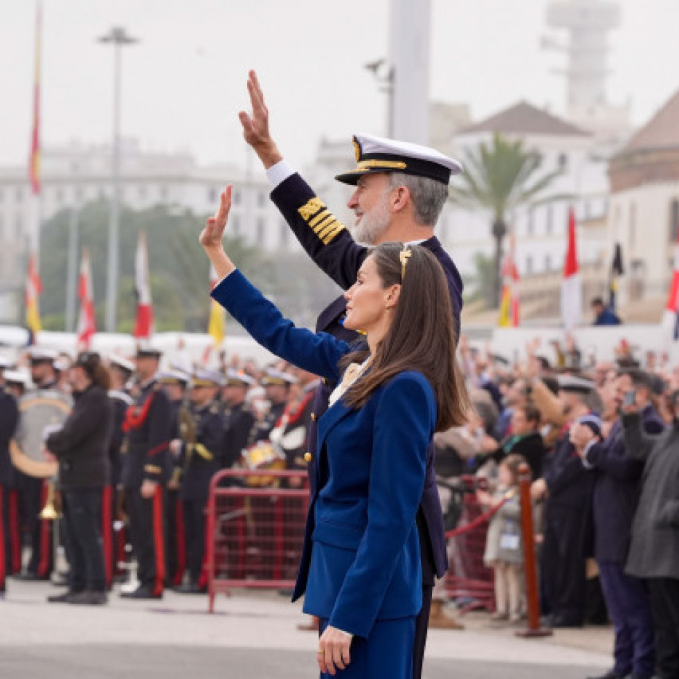 Los reyes despiden a la princesa Leonor entre lágrimas, sonrisas y mucha emoción