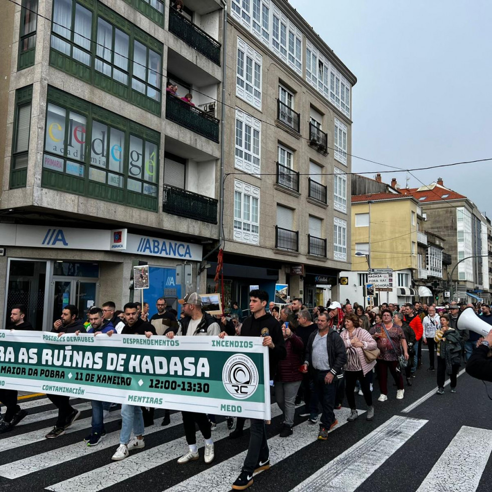 Los vecinos de A Ribeiriña y O Conchido se manifiestan para reclamar “o derrube de Hadasa”