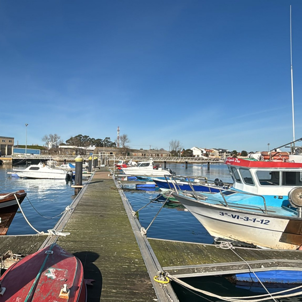 Denuncian que el puerto de Meloxo, en O Grove, lleva una semana sin luz