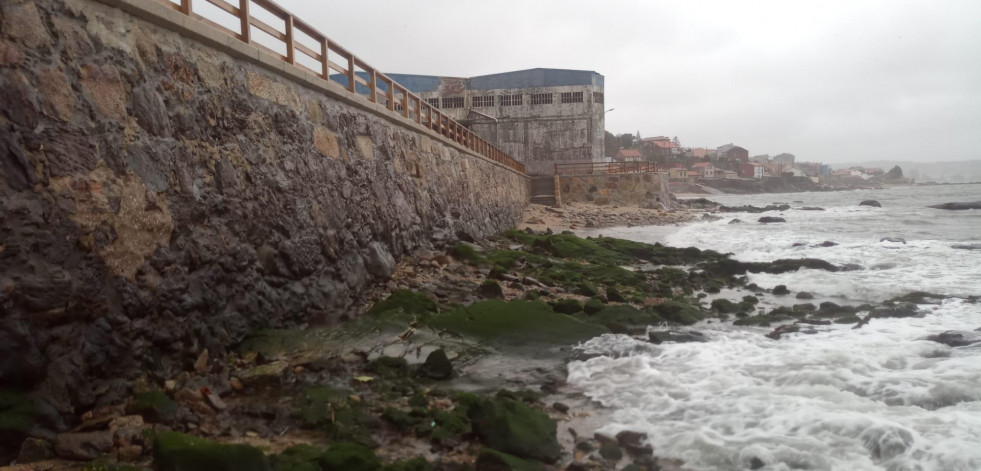 Medio Ambiente aclara que nunca culpó a los vecinos de causar el vertido en A Ribeiriña