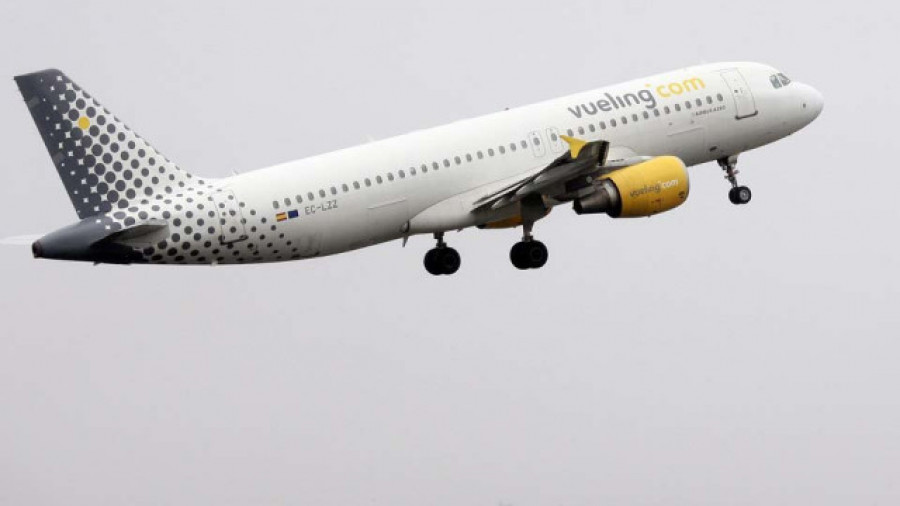 Vueling ha sido la aerolínea ‘low-cost’ más puntual en los aeropuertos gallegos en 2024