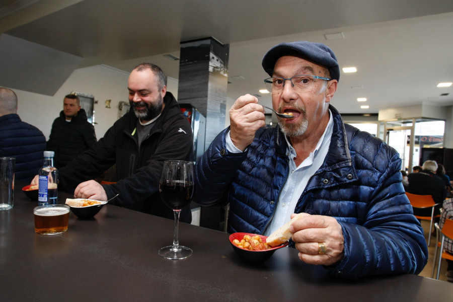 Un concierto de M80 se suma a los callos y a los actos litúrgicos por San Mauro en Vilanova