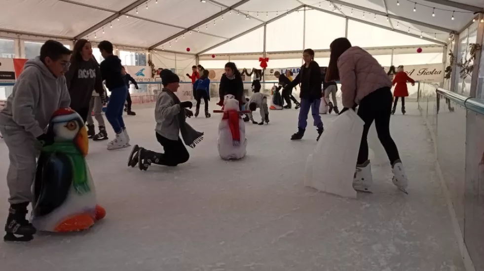 La pista de hielo impulsada por Empresarios de Ribeira amplía su duración al 19 de enero