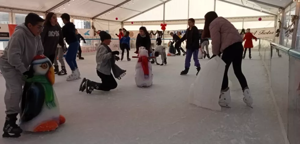 La pista de hielo impulsada por Empresarios de Ribeira amplía su duración al 19 de enero