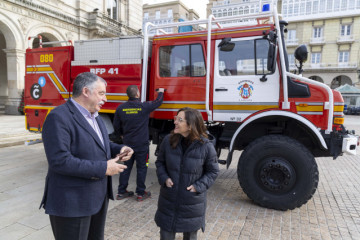 NgelGarcaSeoaneeInsReydurantelaentregadelcamindebomberosdeACoruaaOleiros